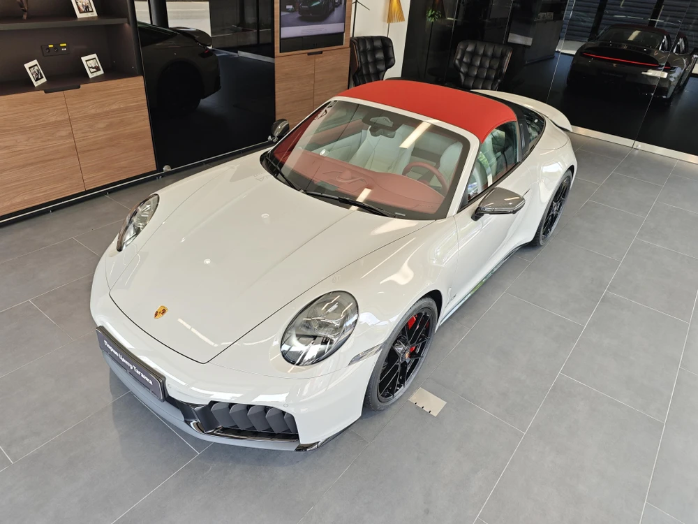 Porsche 911 Targa GTS GTS 3.6 AMT 4WD (541 л.с.)