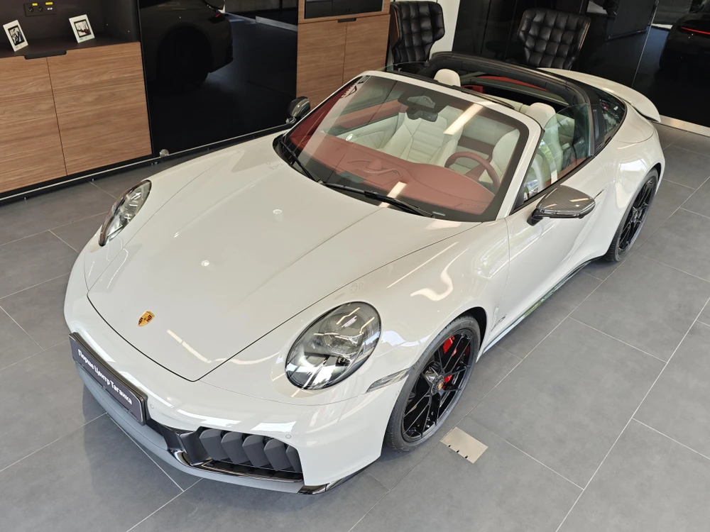 Porsche 911 Targa GTS GTS 3.6 AMT 4WD (541 л.с.)